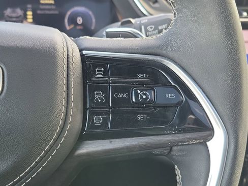 Used 2023 Jeep Grand Cherokee Overland image 18