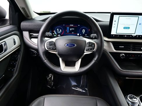 Used 2025 Ford Explorer Active w/ Active Comfort Package RWD image 13