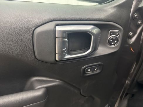 Used 2025 Jeep Wrangler Unlimited Rubicon image 17