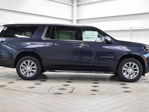 New 2025 Chevrolet Suburban Premier image 9