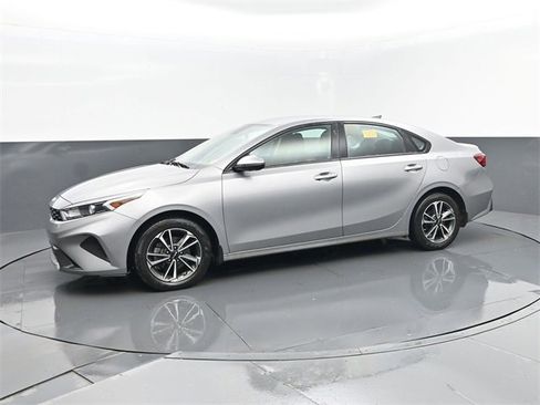 Used 2024 Kia Forte LXS w/ LXS Technology Package image 5