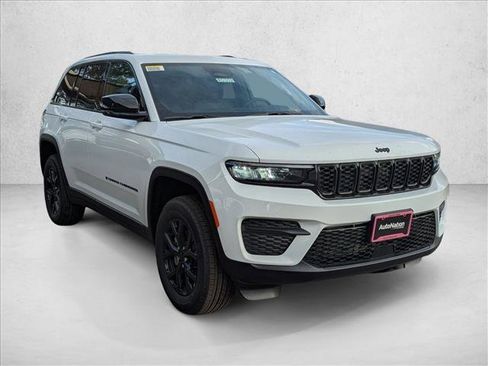 New 2025 Jeep Grand Cherokee Altitude image 6