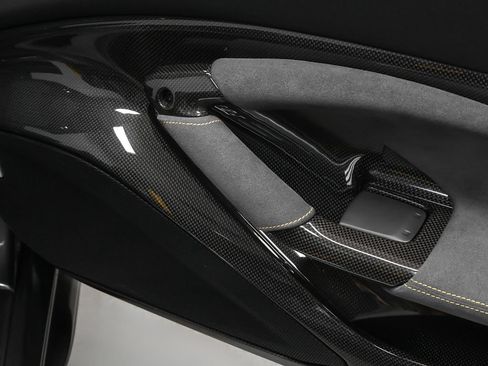 Certified 2022 Ferrari F8 Tributo RWD image 33