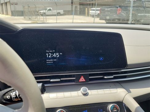 Used 2025 Hyundai Elantra SEL image 18