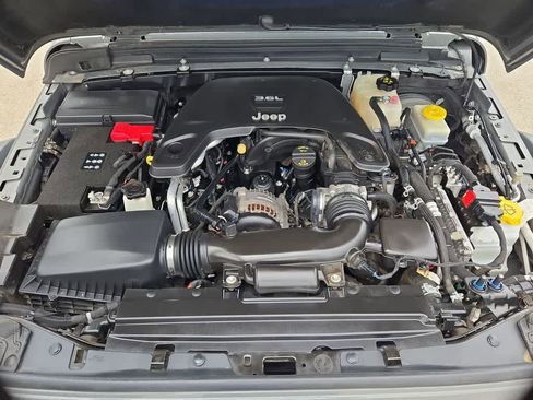 Used 2018 Jeep Wrangler Unlimited Rubicon AWD/4WD image 15