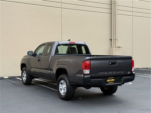 Used 2017 Toyota Tacoma 2WD Access Cab image 4