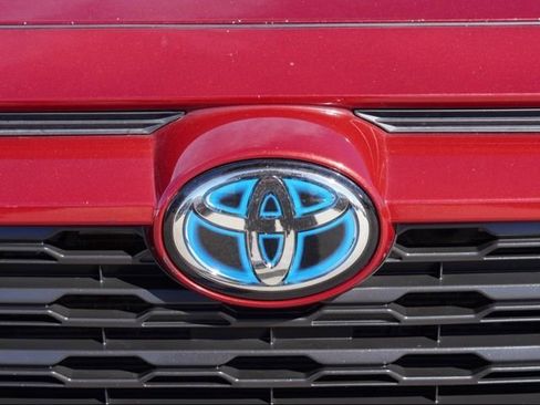 Certified 2022 Toyota RAV4 XLE Premium image 9