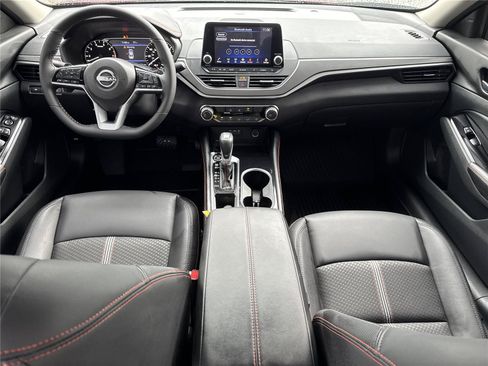 Used 2025 Nissan Altima 2.5 SR FWD image 14