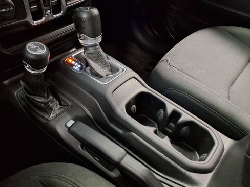 Used 2022 Jeep Wrangler Unlimited Sport AWD/4WD image 22