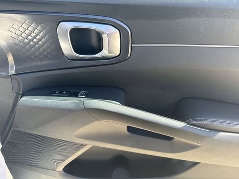 Used 2024 Kia Sorento S image 33