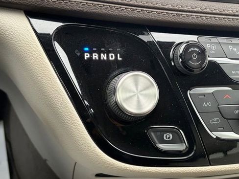 Used 2021 Chrysler Pacifica Touring-L w/ Premium & Safety Sphere Group FWD image 23