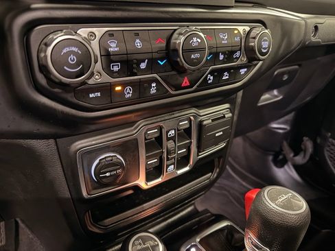 Used 2021 Jeep Gladiator Sport AWD/4WD image 23