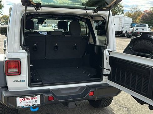 Used 2024 Jeep Wrangler Unlimited image 28
