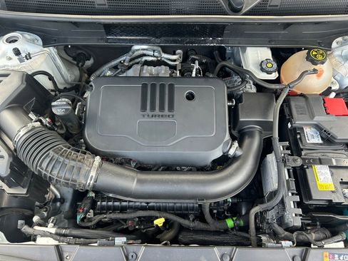 Used 2023 GMC Acadia SLT image 29