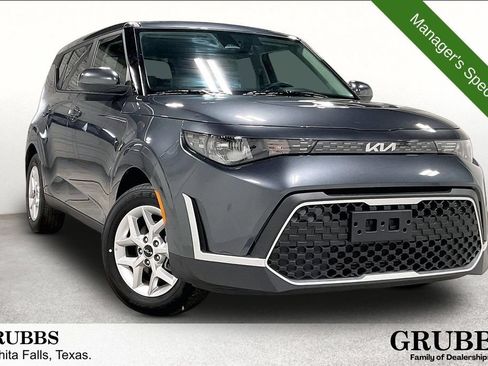 Used 2025 Kia Soul LX FWD image 1
