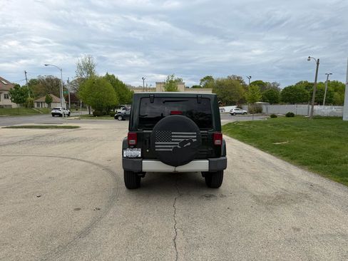 Used 2011 Jeep Wrangler Sahara AWD/4WD image 6
