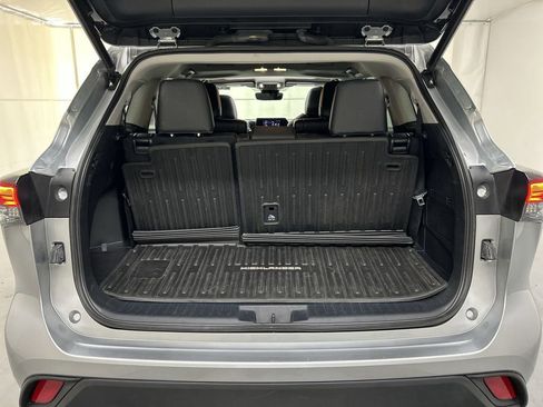 Used 2023 Toyota Highlander XLE AWD/4WD image 23