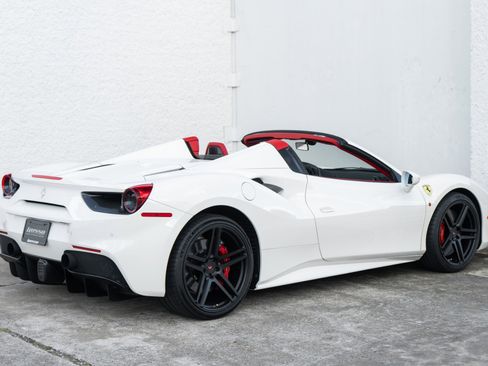 Used 2018 Ferrari 488 Spider RWD image 11
