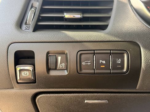 Used 2014 Chevrolet Impala LTZ FWD image 12
