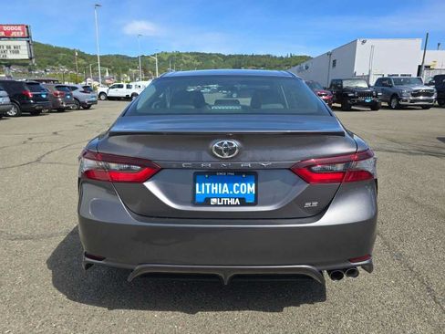 Used 2023 Toyota Camry SE FWD image 4