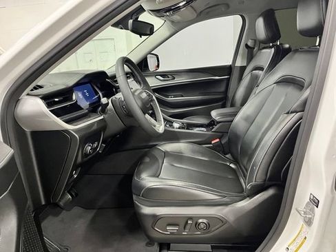 Used 2023 Jeep Grand Cherokee Limited RWD image 10