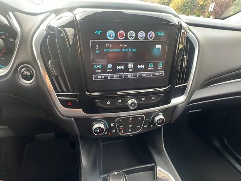 Used 2019 Chevrolet Traverse LT w/ LT Premium Package image 16