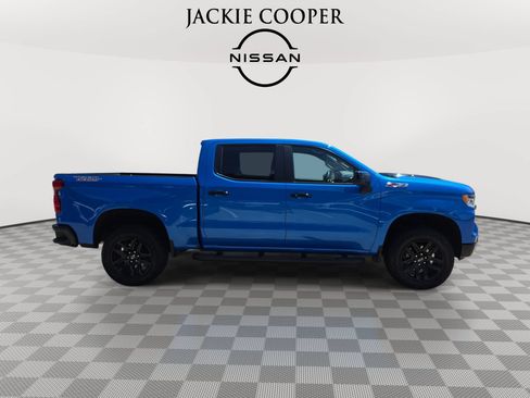 Used 2025 Chevrolet Silverado 1500 LT Trail Boss w/ Convenience Package II AWD/4WD image 4