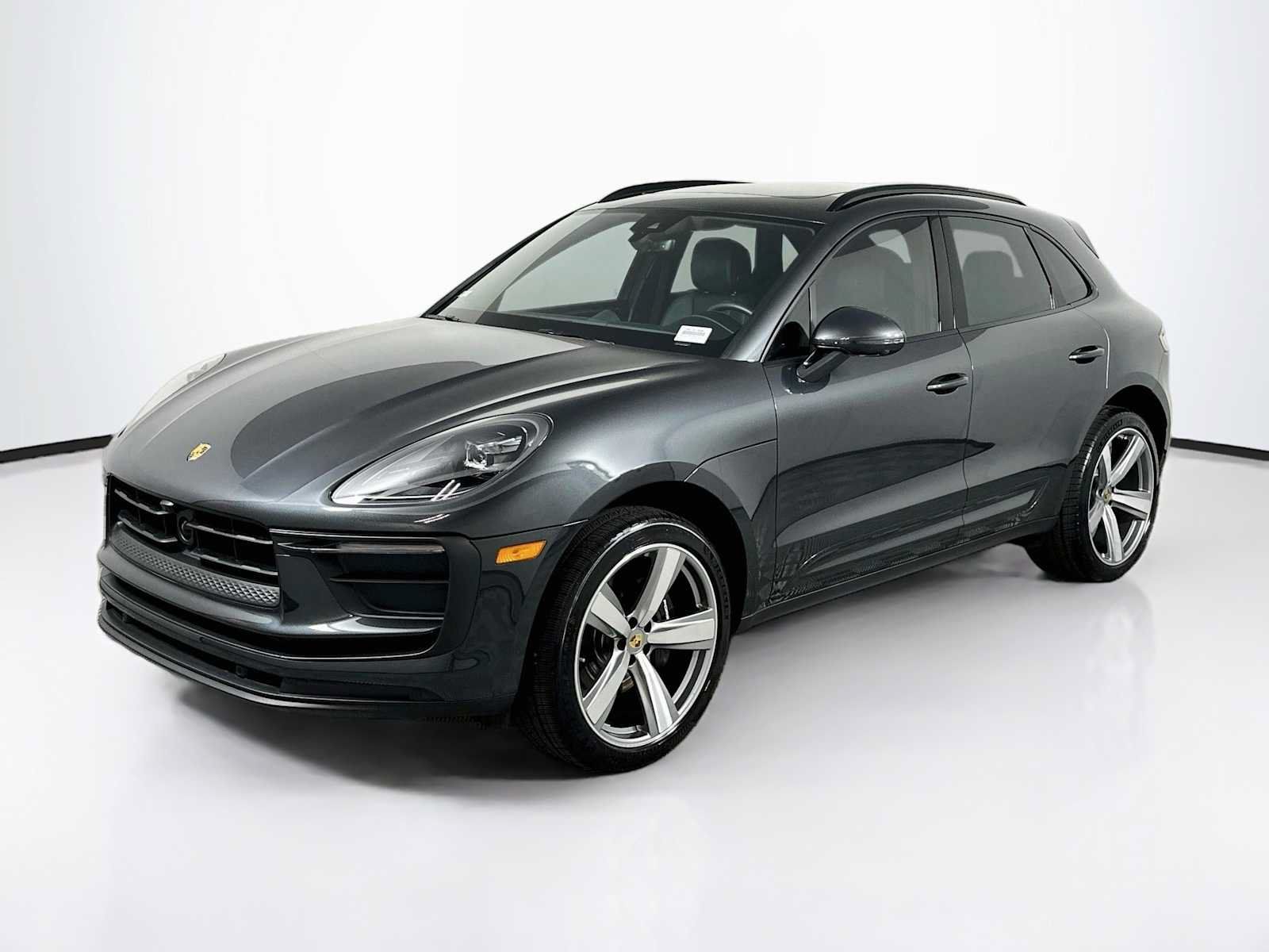 Certified 2026 Porsche Macan AWD/4WD image 1