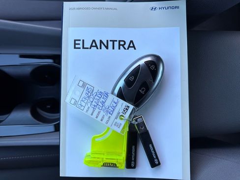 Used 2025 Hyundai Elantra SEL image 38