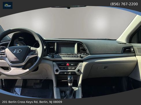 Used 2017 Hyundai Elantra SE image 9