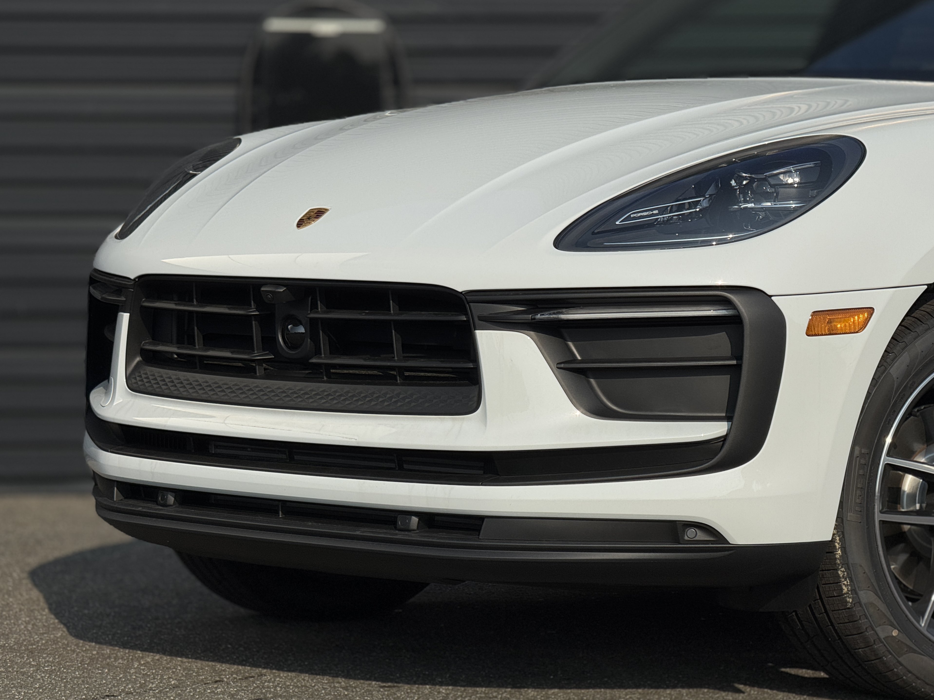 Certified 2025 Porsche Macan AWD/4WD image 15