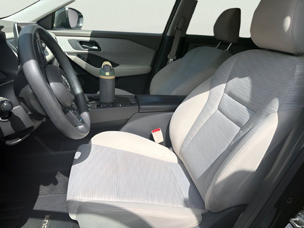 Used 2023 Nissan Rogue SV FWD image 4