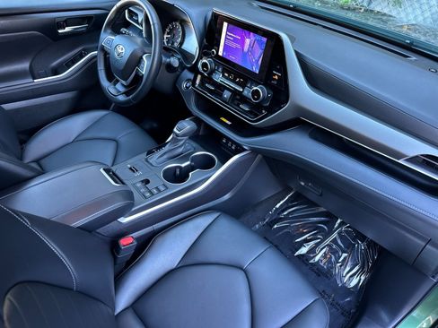 Used 2023 Toyota Highlander XLE image 18