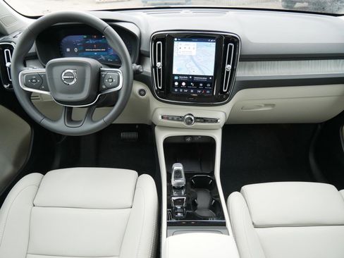 New 2026 Volvo XC40 B5 Ultra w/ Climate Package AWD/4WD image 7
