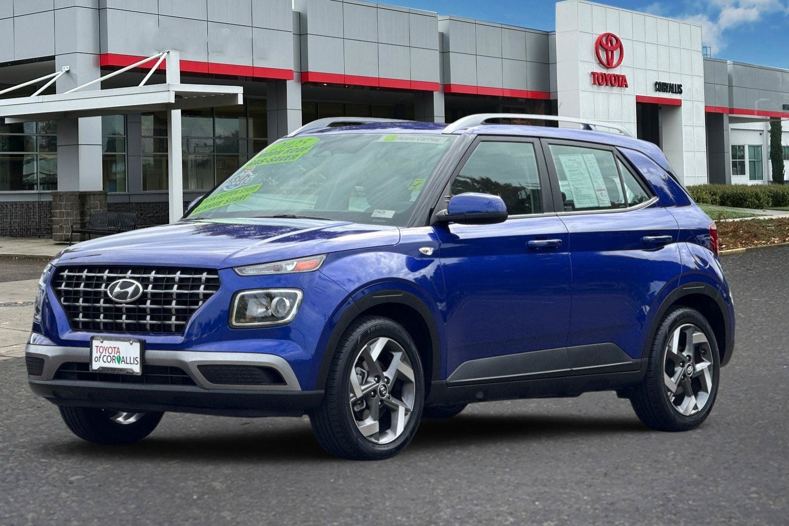 Used 2025 Hyundai Venue SEL FWD image 8