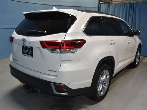 Used 2017 Toyota Highlander Limited image 32