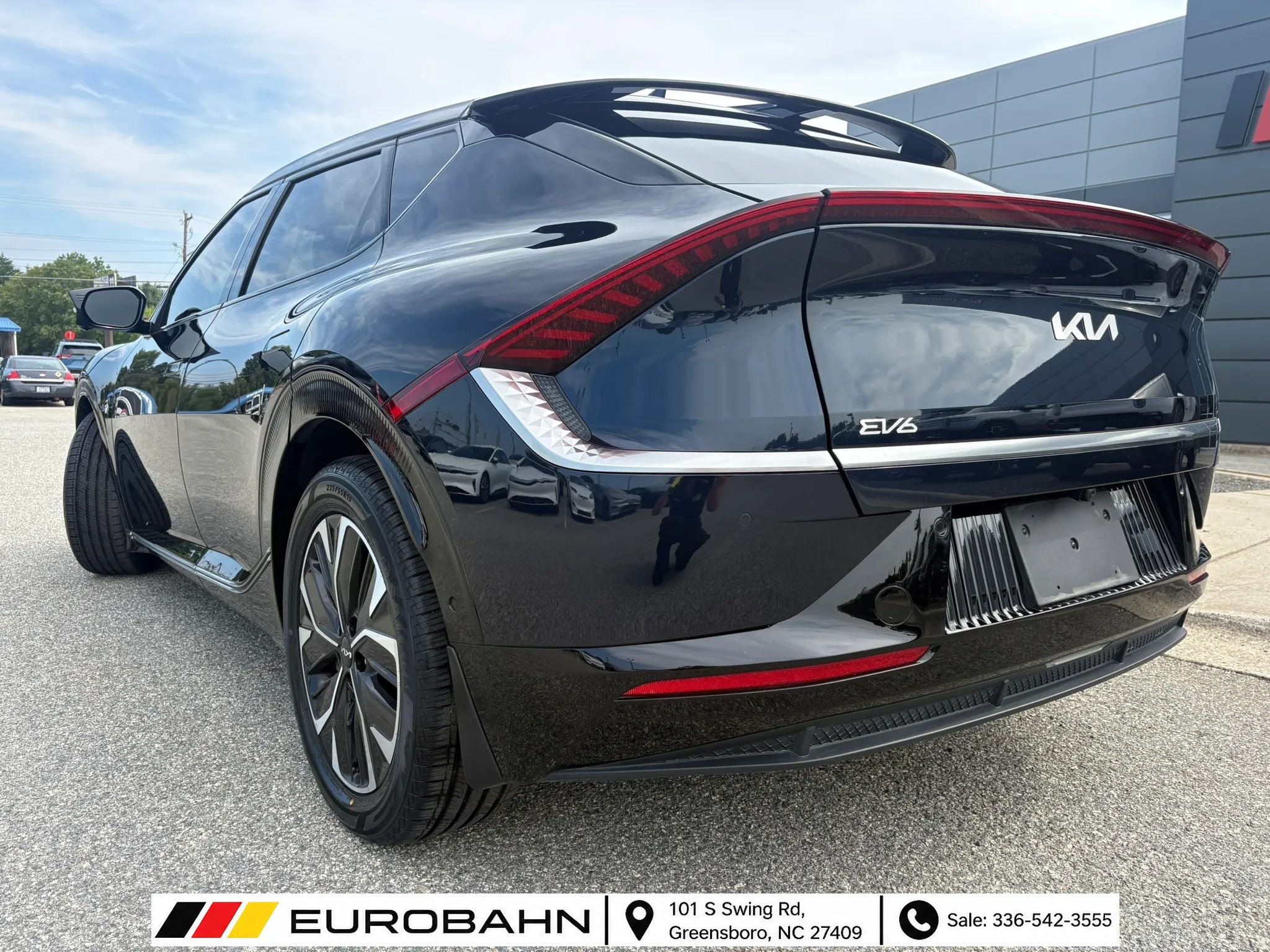 Used 2022 Kia EV6 Wind w/ Wind Technology Package AWD/4WD image 3