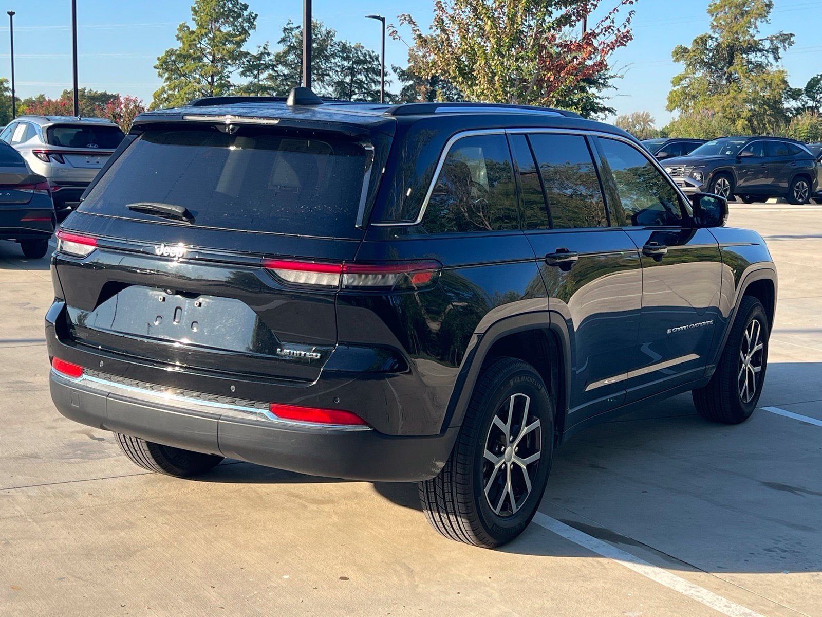 Used 2023 Jeep Grand Cherokee Limited w/ Luxury Tech Group II RWD image 24