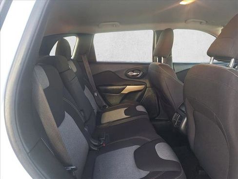 Used 2018 Jeep Cherokee Latitude image 17