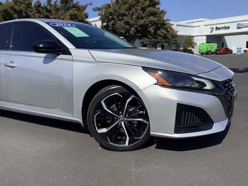 Used 2024 Nissan Altima 2.5 SR image 3