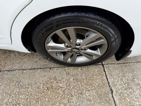 Used 2018 Hyundai Elantra SEL FWD image 10