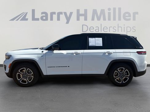Used 2023 Jeep Grand Cherokee Trailhawk w/ Advanced Protech Group II AWD/4WD image 3