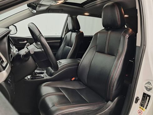 Used 2019 Toyota Highlander SE image 8