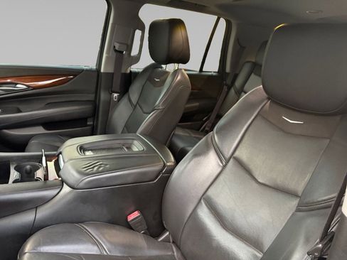 Used 2017 Cadillac Escalade Luxury image 9
