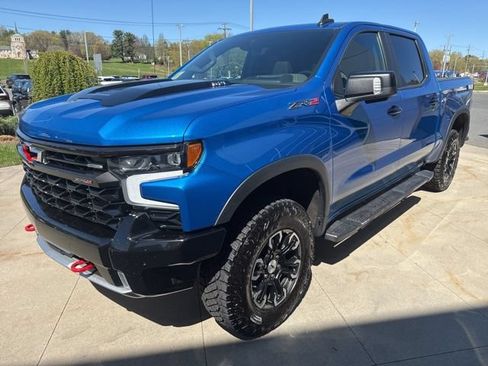 Used 2023 Chevrolet Silverado 1500 ZR2 w/ Technology Package AWD/4WD image 3