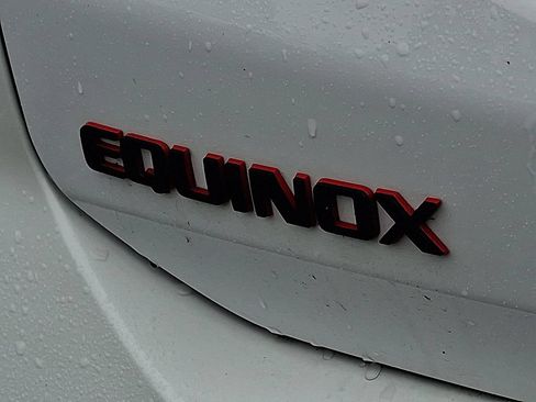 Used 2024 Chevrolet Equinox Premier AWD/4WD image 36