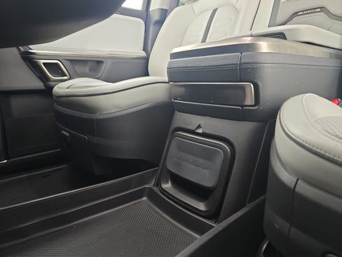 Used 2024 Rivian R1S Adventure AWD/4WD image 33
