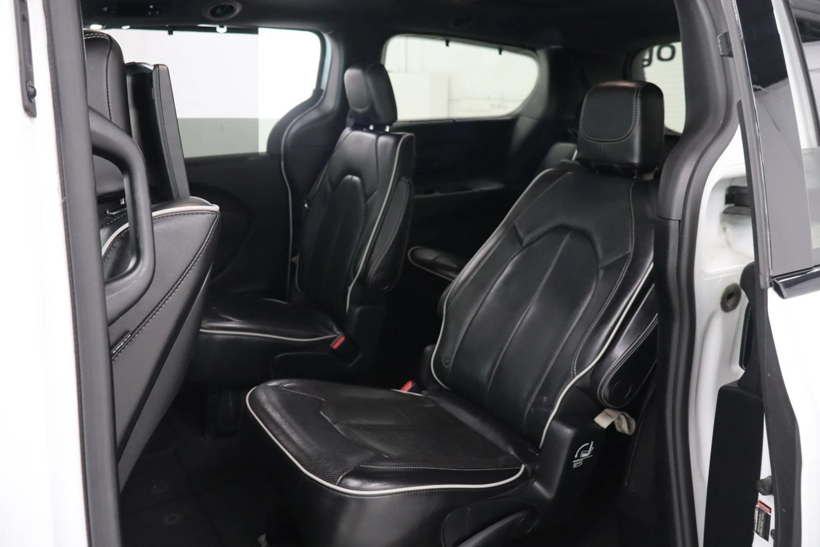 Used 2018 Chrysler Pacifica Limited w/ S Appearance Package FWD image 19