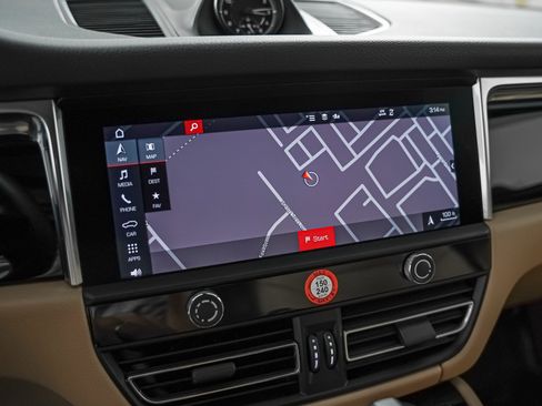 Certified 2026 Porsche Macan AWD/4WD image 24