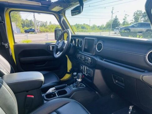 Used 2022 Jeep Wrangler Unlimited Sahara w/ Cold Weather Group AWD/4WD image 12